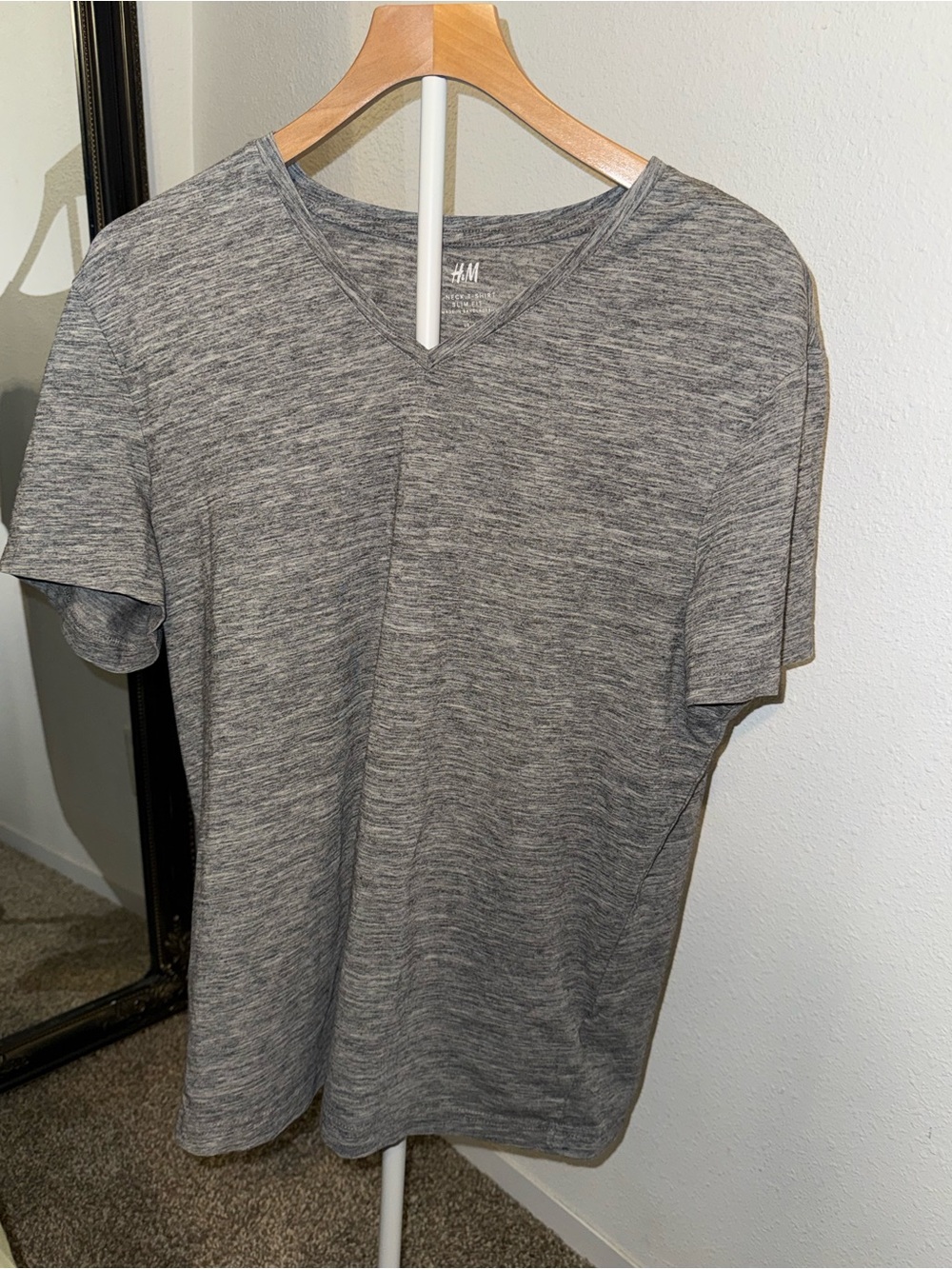H&M Men's Gray Slim Fit V-Neck Cotton Short Sleeve Tee L